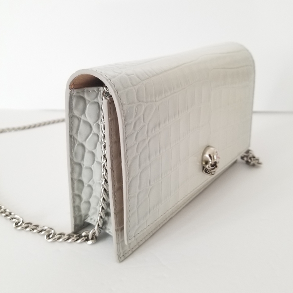 Alexander McQueen Skull Croc-Embossed Leather Chain Crossbody Light Gray - Picture 12 of 12